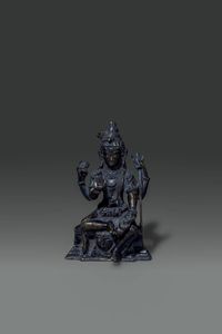 AMITAYA : Figura di Amitaya in bronzo seduta su base decorata con figure di leoni a rilievo  Nepal  XVIII sec H cm 15  - Asta Asta di Arte Orientale - Associazione Nazionale - Case d'Asta italiane