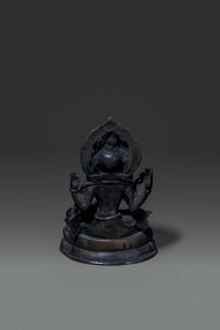 FIGURA DI BUDDHA : Figura di Buddha seduto in bronzo brunito  Cina  XX secolo. h cm 18 5x12  - Asta Asta di Arte Orientale - Associazione Nazionale - Case d'Asta italiane