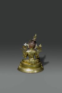 TARA : Grande figura di Tara in bronzo dorato  seduta su doppio fiore di loto  Tibet  XX sec H cm 52x38x27  - Asta Asta di Arte Orientale - Associazione Nazionale - Case d'Asta italiane