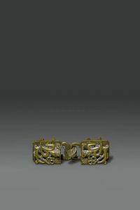 FIBBIA : Fibbia in bronzo dorato  Cina  dinastia Qing  XIX secolo. H cm 8 5x3  - Asta Asta di Arte Orientale - Associazione Nazionale - Case d'Asta italiane