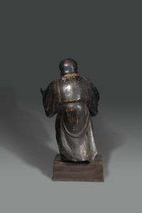 SCULTURA : Scultura di monaco in legno brunito  Giappone  XIX sec H cm 63x35x30  - Asta Asta di Arte Orientale - Associazione Nazionale - Case d'Asta italiane