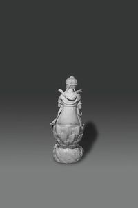 FIGURA DI GUANYIN : Figura di Guanyin seduto nella posizione del loto in porcellana blanc de chine marchiata sul retro  Cina  dinastia Qing  XIX sec  H cm 37 5x14 5  - Asta Asta di Arte Orientale - Associazione Nazionale - Case d'Asta italiane