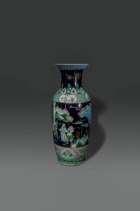 VASO : Vaso in porcellana Famiglia Verde dipinto con scene di corte  Cina  dinastia Qing  XIX sec H cm 60 5 Diam cm 25  - Asta Asta di Arte Orientale - Associazione Nazionale - Case d'Asta italiane