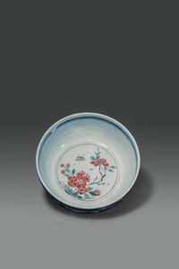 ZUPPIERA : Zuppiera in porcellana Famiglia Verde con decori floreali  Cina  Repubblica  XX sec H cm 19 Diam cm 26  - Asta Asta di Arte Orientale - Associazione Nazionale - Case d'Asta italiane