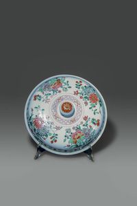 ZUPPIERA : Zuppiera in porcellana Famiglia Verde con decori floreali  Cina  Repubblica  XX sec H cm 19 Diam cm 26  - Asta Asta di Arte Orientale - Associazione Nazionale - Case d'Asta italiane