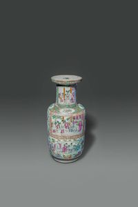 VASO : Vaso in porcellana Canton  Cina  dinastia Qing  XIX  H cm 35 Diam cm 17  - Asta Asta di Arte Orientale - Associazione Nazionale - Case d'Asta italiane