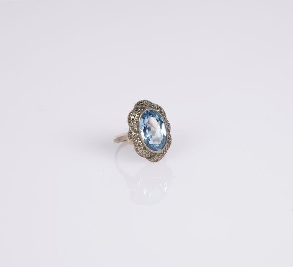 Anello in argento e topazio azzurro  - Asta Asta a Tempo a Libera Offerta - Bigiotteria Vintage - Associazione Nazionale - Case d'Asta italiane