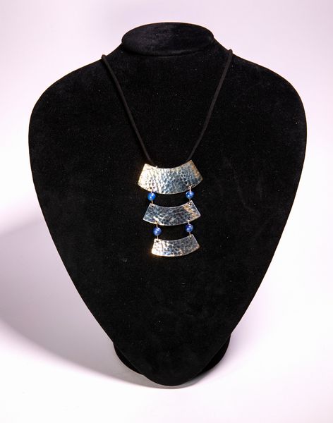 Collana in argento, sodalite,laccio in velluto nero.  - Asta Asta a Tempo a Libera Offerta - Bigiotteria Vintage - Associazione Nazionale - Case d'Asta italiane