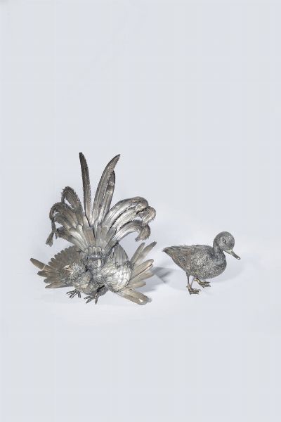 LOTTO DI DUE SCULTURE IN ARGENTO : Peso gr 348 2 e 815 7 a forma di papera e di gallo cedrone.  - Asta Asta di Argenti e Antiquariato - Associazione Nazionale - Case d'Asta italiane