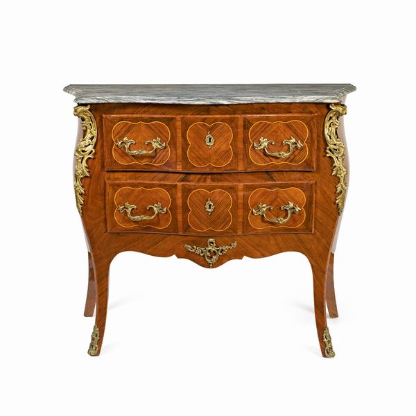 Commode stile Luigi XIV in legni diversi  - Asta Dipinti Antichi, Arredi, Sculture e Oggetti d'Arte - Associazione Nazionale - Case d'Asta italiane