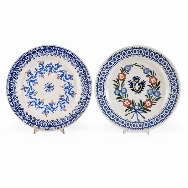 Collezione di sette piatti in maiolica  - Asta Dipinti Antichi, Arredi, Sculture e Oggetti d'Arte - Associazione Nazionale - Case d'Asta italiane