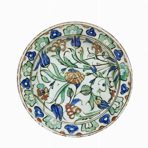 PIATTO, IZNIK, XVII SECOLO  - Asta CERAMICA. MAIOLICHE E PORCELLANE DAL XVI AL XIX SECOLO - Associazione Nazionale - Case d'Asta italiane