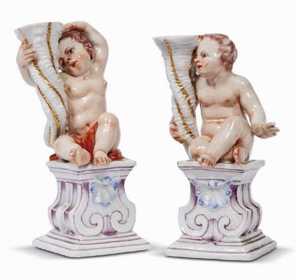 COPPIA DI PICCOLI CANDELIERI, DOCCIA, MANIFATTURA GINORI, 1760-1770  - Asta CERAMICA. MAIOLICHE E PORCELLANE DAL XVI AL XIX SECOLO - Associazione Nazionale - Case d'Asta italiane