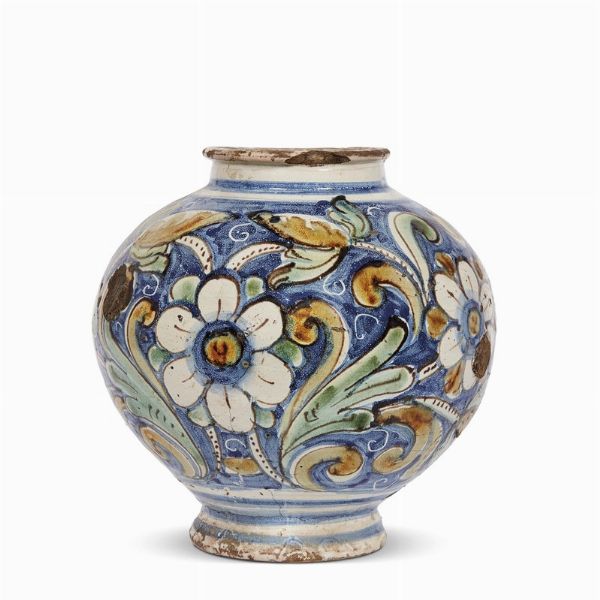 VASO A BOCCIA, CALTAGIRONE, SECOLO XVIII  - Asta CERAMICA. MAIOLICHE E PORCELLANE DAL XVI AL XIX SECOLO - Associazione Nazionale - Case d'Asta italiane