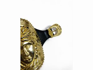 Gianni Versace bracciale in pelle nera e testa di medusa  - Asta Fashion Vintage - Associazione Nazionale - Case d'Asta italiane