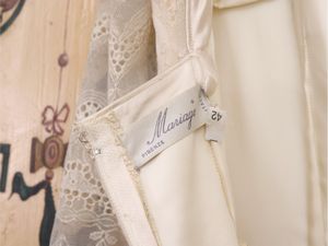 Abito da sposa in pizzo di Sangallo, Atellier Mariage Firenze  - Asta Fashion Vintage - Associazione Nazionale - Case d'Asta italiane