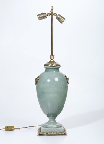 Vaso in porcellana e bronzo dorato, montato a lampada, XX secolo  - Asta Antiquariato Luglio - Associazione Nazionale - Case d'Asta italiane