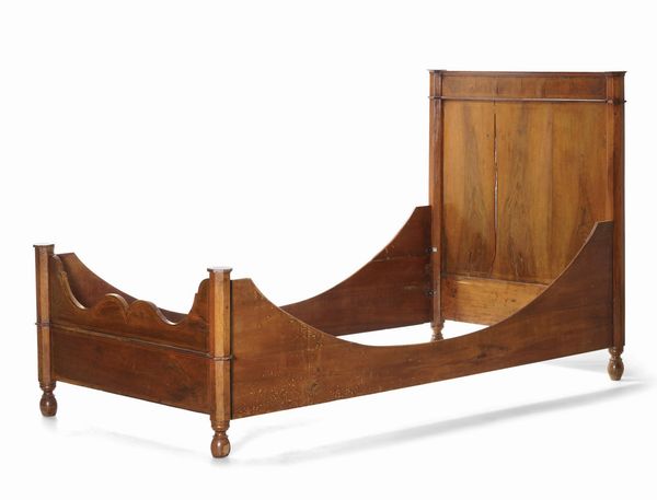 Letto con in legno lastronato e filettato. XIX secolo  - Asta Antiquariato Luglio - Associazione Nazionale - Case d'Asta italiane