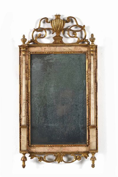 Specchiera in legno intagliato, laccato e dorato e marmo. XIX secolo  - Asta Antiquariato Luglio - Associazione Nazionale - Case d'Asta italiane