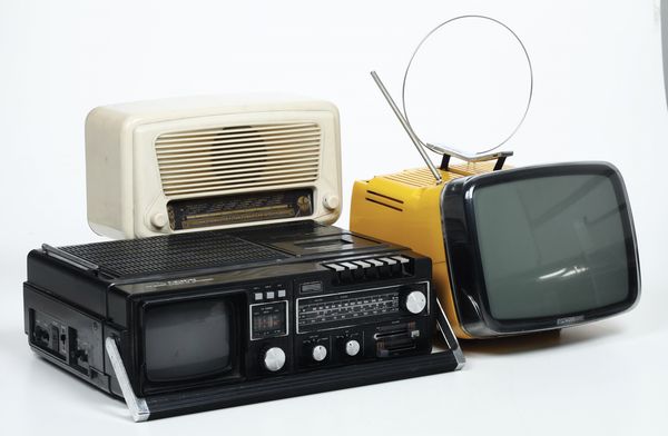 Televisore Brionvega, Orion (tv-radio-cassette recorder) e radio  - Asta Antiquariato Luglio - Associazione Nazionale - Case d'Asta italiane