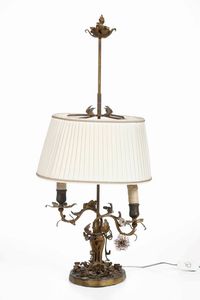 Lotto di lampadario e bouillotte in bronzo dorato. Francia, XIX secolo<BR>altezza bouillotte 65 cm  - Asta Antiquariato Luglio - Associazione Nazionale - Case d'Asta italiane