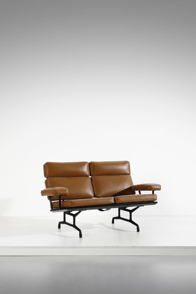 EAMES CHARLES & RAY (1907 - 1978) : Divanetto  - Asta Asta 417 | DESIGN E ARTI DECORATIVE DEL NOVECENTO Online - Associazione Nazionale - Case d'Asta italiane