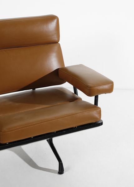 EAMES CHARLES & RAY (1907 - 1978) : Divanetto  - Asta Asta 417 | DESIGN E ARTI DECORATIVE DEL NOVECENTO Online - Associazione Nazionale - Case d'Asta italiane