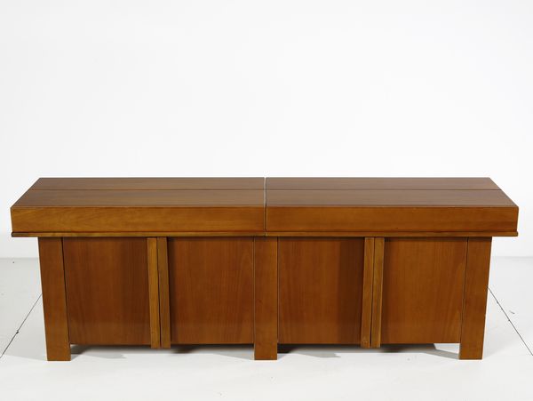 INTROINI VITTORIO (n. 1935) : Credenza Country per Saporiti  - Asta Asta 417 | DESIGN E ARTI DECORATIVE DEL NOVECENTO Online - Associazione Nazionale - Case d'Asta italiane