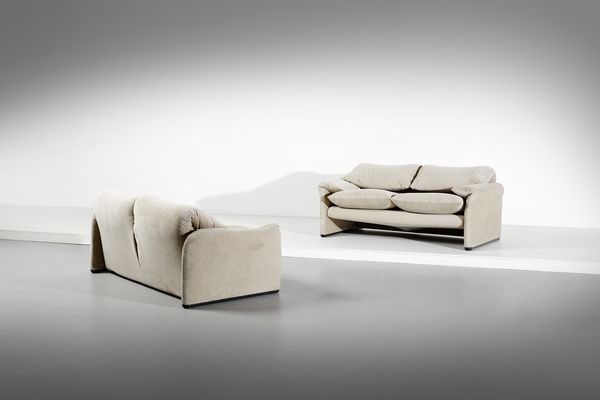 MAGISTRETTI VICO (1920 - 2006) : Coppia di divani Maralunga per Cassina  - Asta Asta 417 | DESIGN E ARTI DECORATIVE DEL NOVECENTO Online - Associazione Nazionale - Case d'Asta italiane