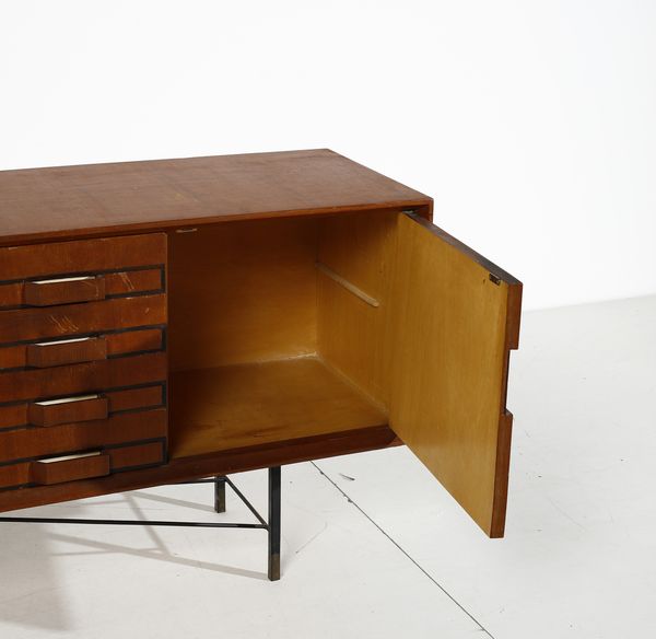 RINALDI GASTONE (1920 - 2006) : attribuito. Credenza per Rima  - Asta Asta 417 | DESIGN E ARTI DECORATIVE DEL NOVECENTO Online - Associazione Nazionale - Case d'Asta italiane