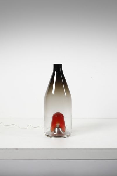 SANDELL THOMAS (n. 1959) : Lampada da terra Flaska per Leucos  - Asta Asta 417 | DESIGN E ARTI DECORATIVE DEL NOVECENTO Online - Associazione Nazionale - Case d'Asta italiane