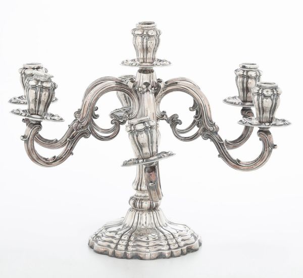 Candelabro a sette fiamme. Argenteria italiana. Marchio con fascio littorio in uso dal 1935 al 1945. Argentiere Ricci & C, Alessandria  - Asta Argenti - Associazione Nazionale - Case d'Asta italiane