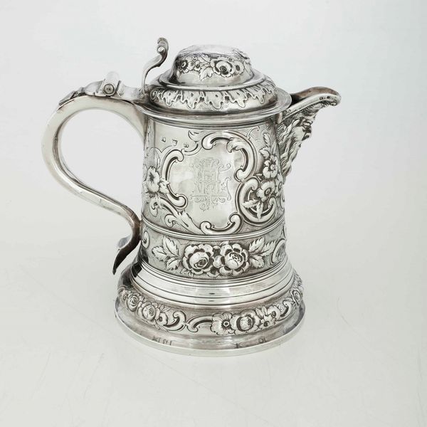 Tankard. Argento fuso, sbalzato e cesellato. Londra 1727. Marchio dellargentiere parziale di difficile identificazione (J. Millington?) e altri marchi per Londra 1877 e dellargentiere Frederick Brasted  - Asta Argenti - Associazione Nazionale - Case d'Asta italiane