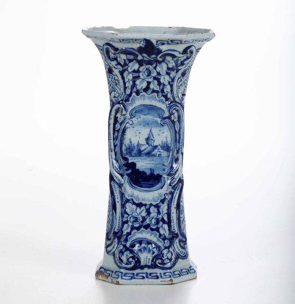 Vaso a tromba<BR>Olanda, Delft, Manifattura De Porceleyne Lampetkan, 1778-1811  - Asta Ceramiche - Associazione Nazionale - Case d'Asta italiane