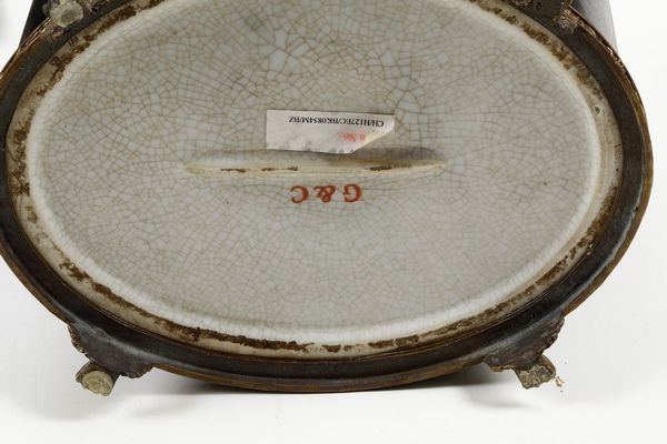 Due vasi, XX secolo  - Asta Ceramiche - Associazione Nazionale - Case d'Asta italiane