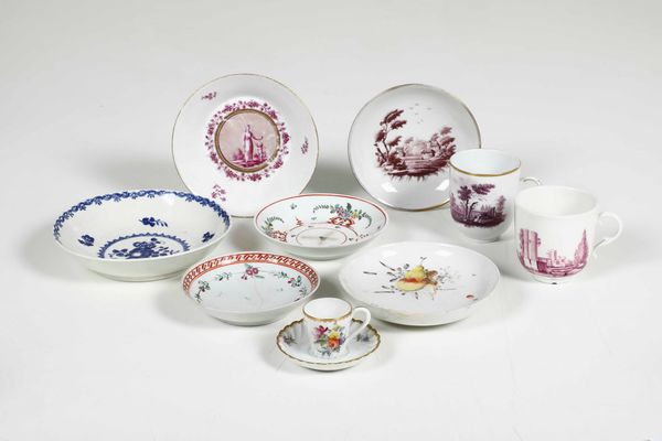 Tre differenti tazze e sei differenti piattini<BR>XVIII e XX secolo  - Asta Ceramiche - Associazione Nazionale - Case d'Asta italiane