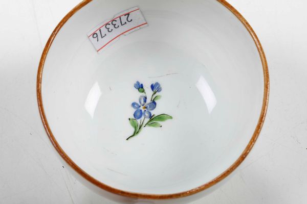 Due tazze con piattino<BR>Meissen, 1780 circa e Potschappel 1900 circa  - Asta Ceramiche - Associazione Nazionale - Case d'Asta italiane