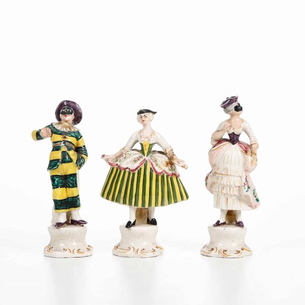 Tre figurine con personaggi della Commedia DellArte<BR>Veneto, XIX secolo  - Asta Ceramiche - Associazione Nazionale - Case d'Asta italiane