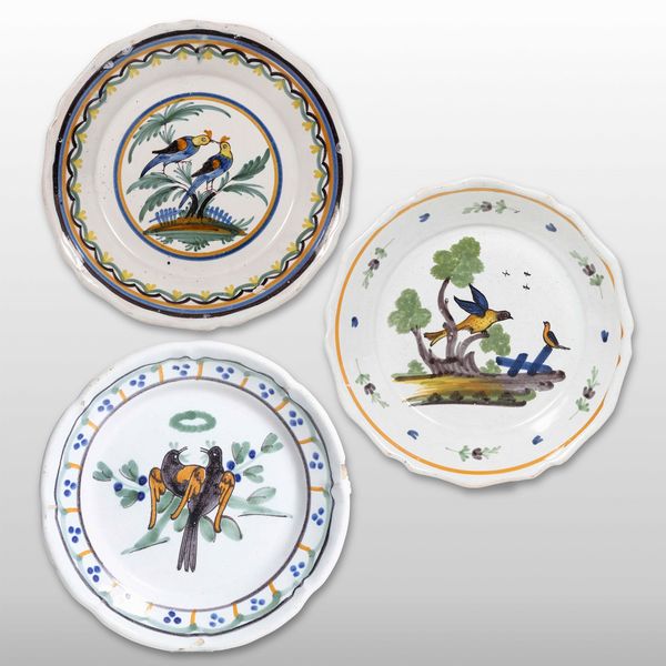 Tre piatti<BR>Francia, Manifattura di Nevers, fine del XVIII e inizio del XIX secolo  - Asta Ceramiche - Associazione Nazionale - Case d'Asta italiane