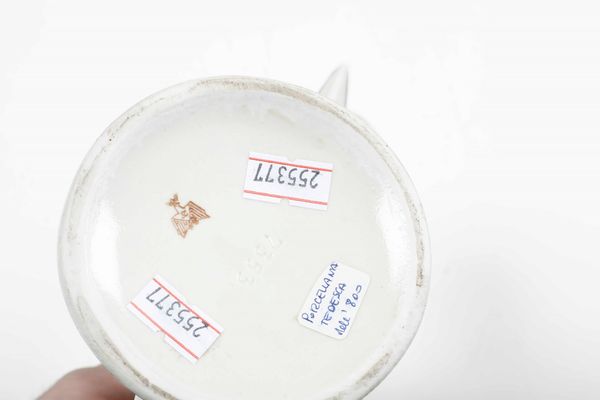 Coppia di candelabri<BR>Germania, Turingia, Manifattura di Grfenthal, XX secolo  - Asta Ceramiche - Associazione Nazionale - Case d'Asta italiane