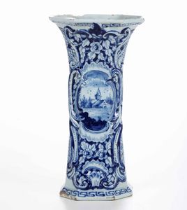 Vaso a tromba<BR>Olanda, Delft, Manifattura De Porceleyne Lampetkan, 1778-1811  - Asta Ceramiche - Associazione Nazionale - Case d'Asta italiane