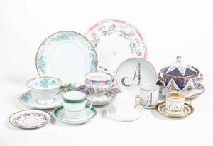 Sette tazze diverse con piattino, <BR>XVIII-XX secolo  - Asta Ceramiche - Associazione Nazionale - Case d'Asta italiane