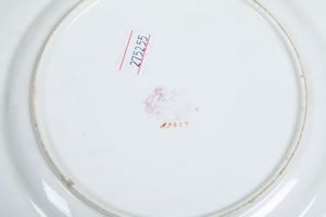 Sette tazze diverse con piattino, <BR>XVIII-XX secolo  - Asta Ceramiche - Associazione Nazionale - Case d'Asta italiane