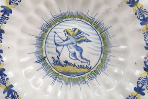 Piatto <BR>Nevers o Olanda, XVII-XVIII secolo<BR>  - Asta Ceramiche - Associazione Nazionale - Case d'Asta italiane