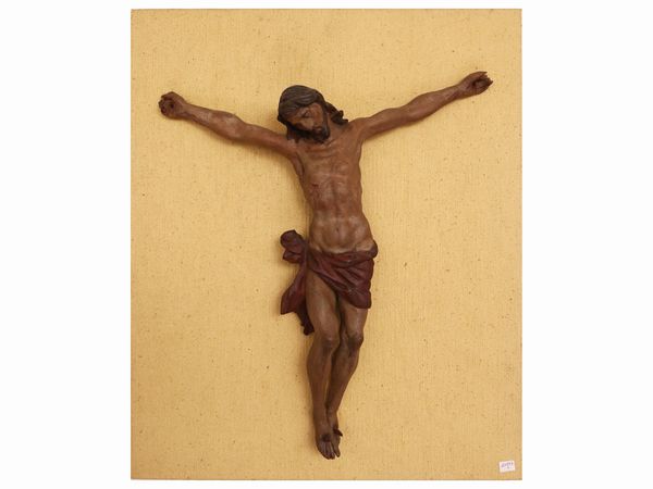 Cristo crocifisso in legno intagliato e laccato  - Asta Due collezioni pisane - Associazione Nazionale - Case d'Asta italiane