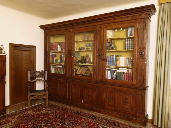 Grande libreria in legno tenero  - Asta Due collezioni pisane - Associazione Nazionale - Case d'Asta italiane