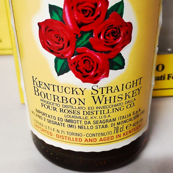 Four Roses 6 Years, Kentucky Straight Bournon  - Asta Sunset Spirits - Associazione Nazionale - Case d'Asta italiane