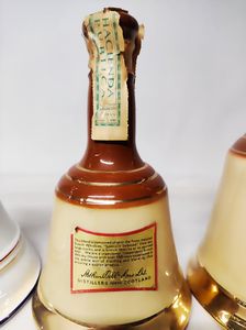 Campana Bell's Commemorate 1990, Specially Selected, Scotch Whisky  - Asta Sunset Spirits - Associazione Nazionale - Case d'Asta italiane