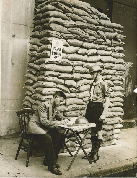 Bruno Bruni : Senza titolo (Scouts as raid messengers)  - Asta Fotografia - Associazione Nazionale - Case d'Asta italiane