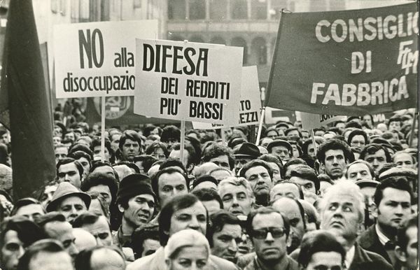 Giovanni Giovannetti : Senza titolo (Difesa dei redditi pi bassi)  - Asta Fotografia - Associazione Nazionale - Case d'Asta italiane